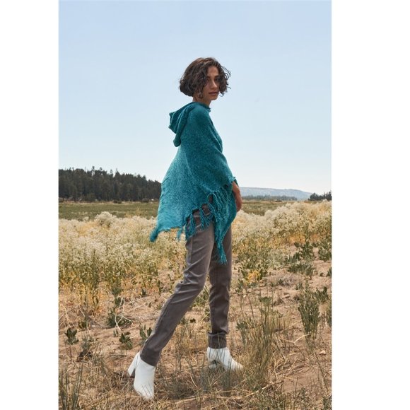 Women's Poncho Teal Blue Chenille Knit Tassel Fringe Hooded Pinkilicious NWT - Picture 4 of 4